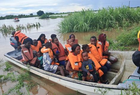 Severe flooding in Manhiça district, Maputo province, has submerged homes and farmland, cut off roads, and left around 3,000 families in extreme vulnerability.